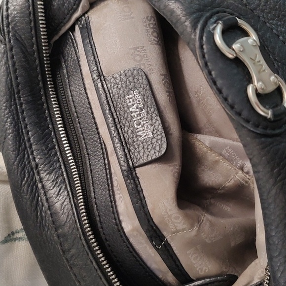 Michael kors Elegant Black Leather Handbag - Picture 3 of 9